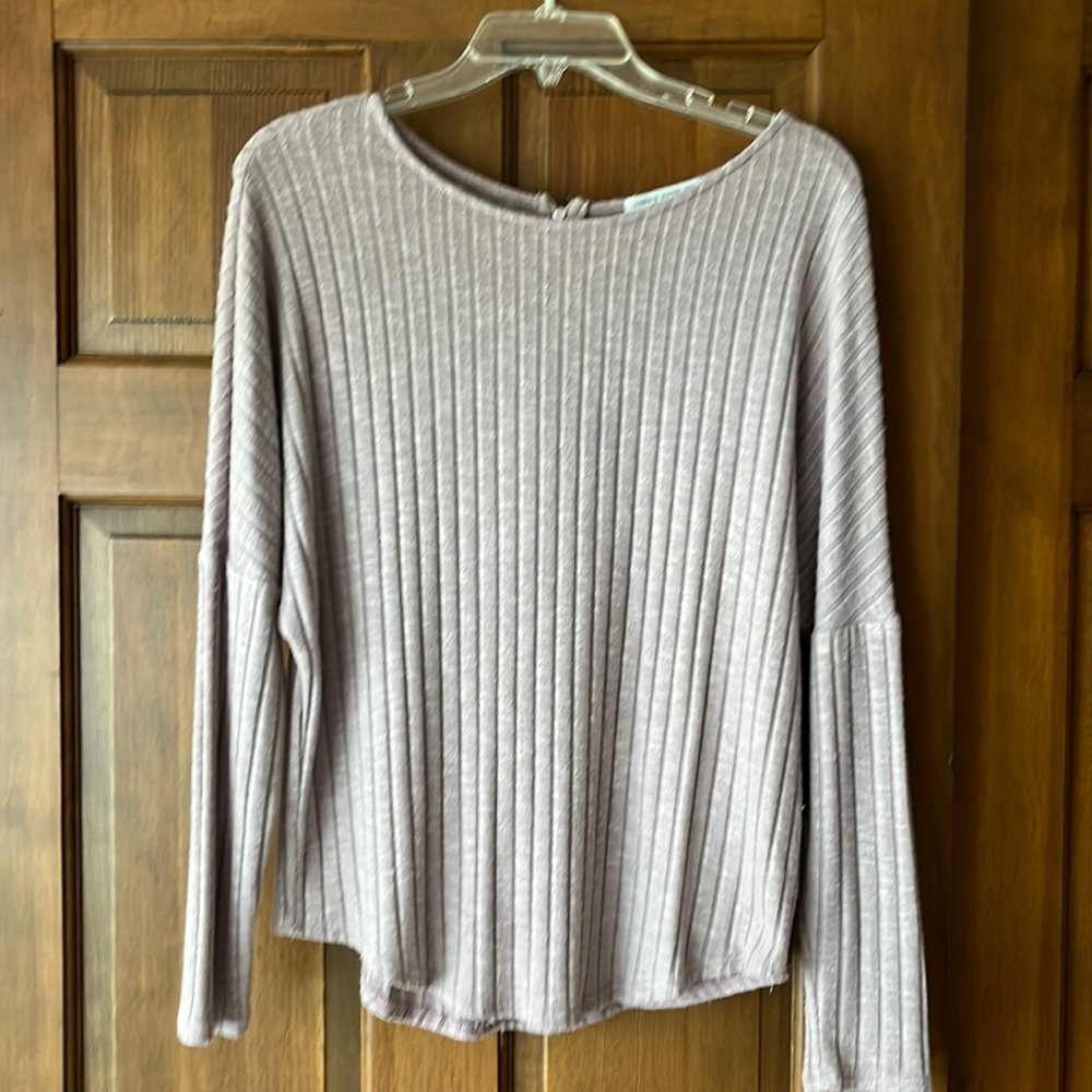 Lavender/pink top with zip in back